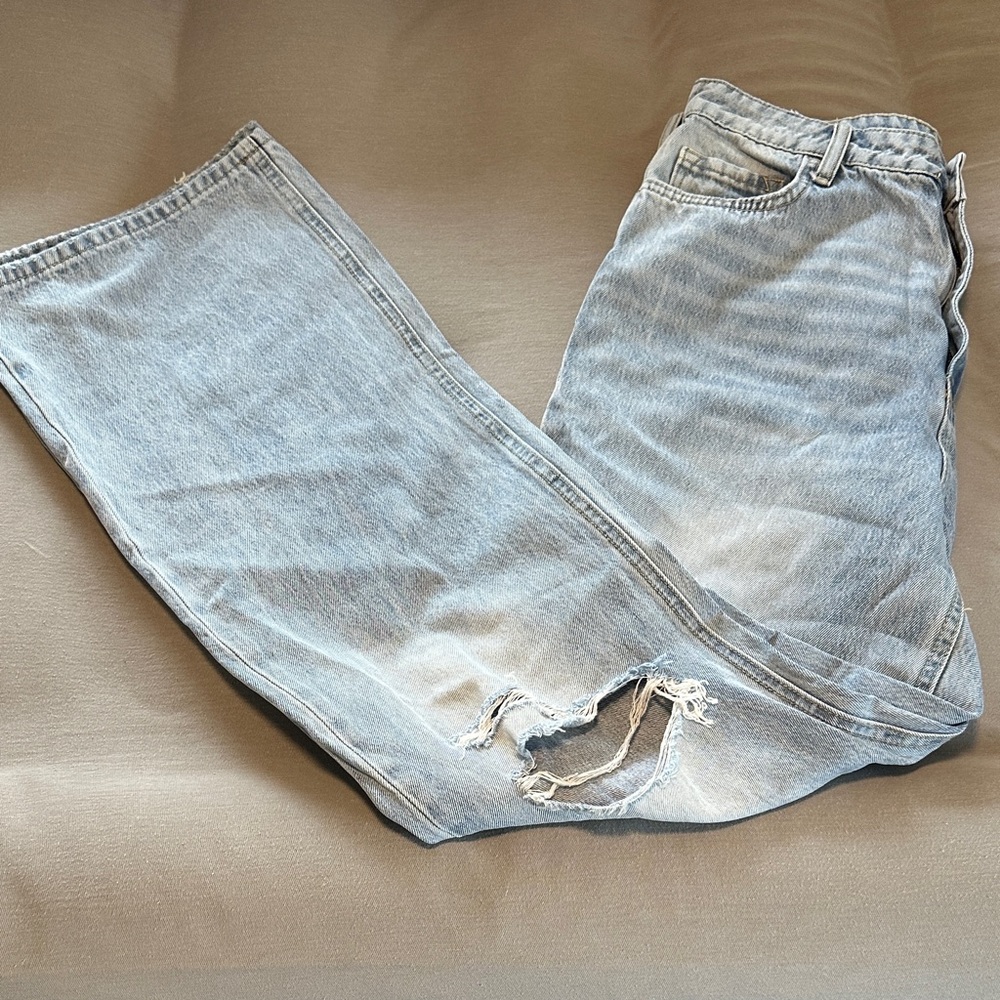 Women’s Light Blue Distressed Jeans